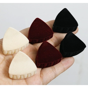 Mini pinzas para el cabello triangulares de terciopelo en beige, granate y negro