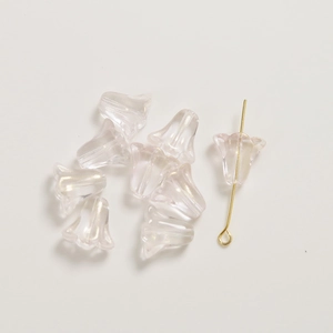 Détails de perles tulipes en verre rose translucide avec un fini effet aurore