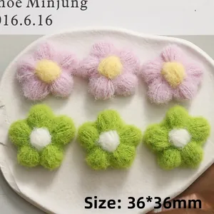Set of 6 handmade plush knit flowers for DIY accessories in pink and green 36x36mm