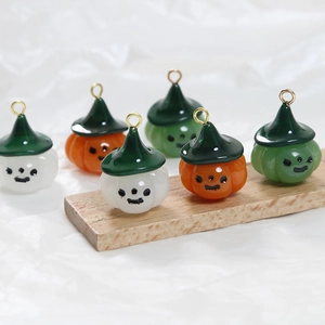 Mini-Halloween-Kürbis-Geisteranhänger aus Harz mit Zauberhüten für DIY-Schmuck
