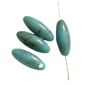 Perle ovali in acrilico blu marmorizzato per creazione gioielli fai da te su bianco