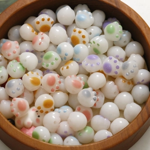 Perline carine a forma di zampa di gatto colorate per creare orecchini e bracciali DIY