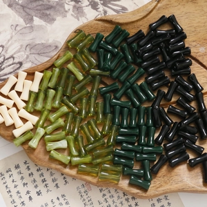 Perline in acrilico stile bambù per creazione gioielli DIY in vari colori su vassoio legno