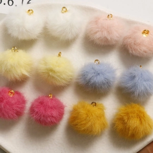 Ciondoli pompon colorati in peluche con anelli in metallo dorato per accessori gioielli DIY