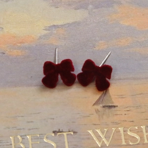 Boucles d'oreilles nœuds en velours rouge foncé avec tiges en argent S925 chic