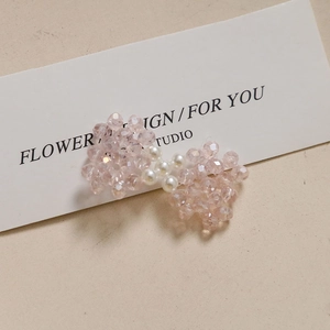 Barrette à cheveux avec nœud en perles de cristal rose et perles blanches élégantes