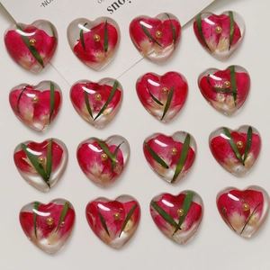 16-piece heart-shaped resin charms with real red rose petals and green leaves for DIY