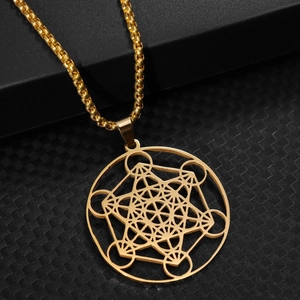 Collier déesse Cube de Métatron doré en acier inoxydable avec pendentif ajouré et chaîne box