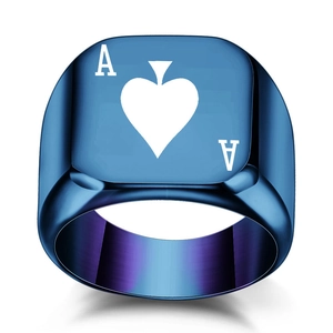 Anello da uomo in acciaio inossidabile blu con design asso di picche e forma quadrata