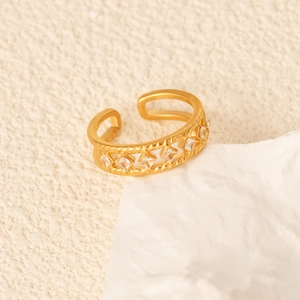 Anillo abierto dorado con circonitas en forma de rombo y bordes de cordón