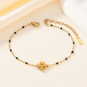 Bracciale bohémien in acciaio inossidabile dorato con perline nere e ciondolo a quadrifoglio