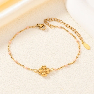 Bracciale bohémien in acciaio inossidabile dorato con quadrifoglio e perle rosa