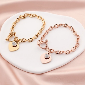 Bracelets à breloques cœur minimalistes avec fermoir à bascule en or et or rose