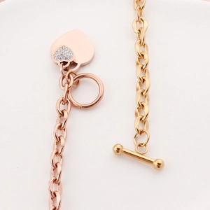 Bracelet cœur en or rose élégant avec micro-diamants et fermoir à bascule OT stylé