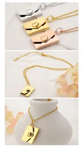 Colliers avec pendentif enveloppe cœur en argent or et or rose sur fond blanc pur