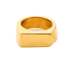 Bague flèche minimaliste en acier inoxydable doré avec design plat et géométrique