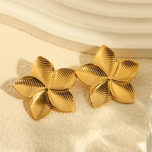 Eleganti orecchini a lobo a forma di fiore a cinque petali in acciaio placcato oro 18k