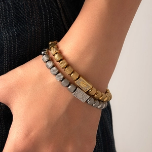 Verstellbare geflochtene Kronenarmbänder-Set in Gold und Silber mit besetzten Rechteckanhängern