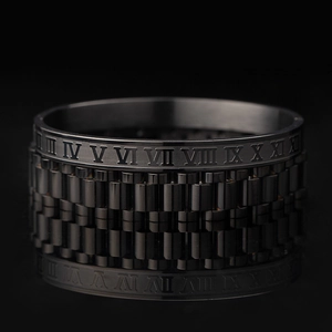 Bracciale da uomo in acciaio inossidabile nero con numeri romani e trama a maglia d'orologio
