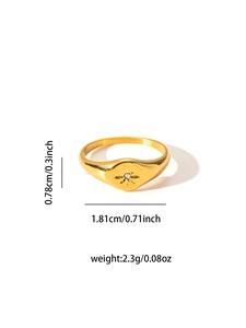 Detail view of 18k gold star signet ring with dimensions 0.78cm height and 2.3g weight