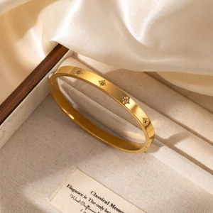 Polished 18k gold plated stainless steel bracelet with star patterns and inlaid diamonds