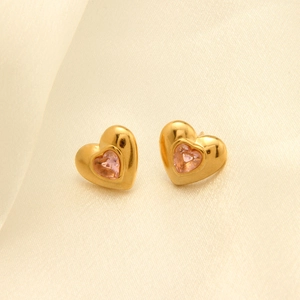 Pendientes de acero de titanio chapado en oro de 18k con doble corazón y gema rosa