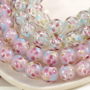 Cuentas de vidrio artesanales con motivos florales para creación de joyas DIY
