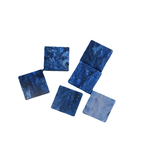 Charm's carrés DIY en résine marbrée bleue avec effet poudre dorée galaxie étoilée