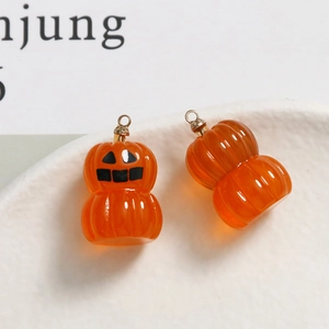 Transparente orangefarbene Kürbis-Anhänger aus Harz für DIY-Halloween-Schmuckherstellung