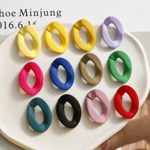 Connecteurs ovales torsadés mats en onze couleurs vives pour la création de bijoux