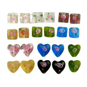 Matte lampwork glass beads with rose floral patterns in square and heart shapes for DIY