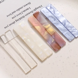 Pinzas para el cabello geométricas de acrílico en estilos transparente y marmoleado
