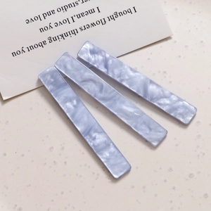 Set de tres pinzas para el cabello rectangulares largas de acrílico violeta claro