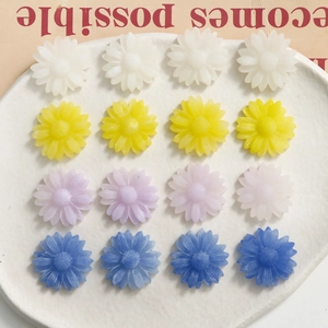 Matte resin daisy flowers for DIY jewelry making and phone case decor in 4 pastel colors