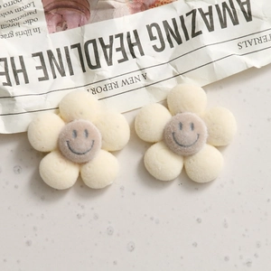 Coppia di ciondoli a girasole con sorriso per gioielli fai-da-te e fermagli per capelli