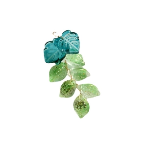 Pendientes de hoja artística con cuentas de cristal degradado y resina azul-verde