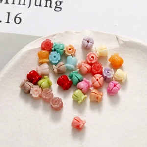 Mischung aus bunten 6mm Blumen-Anhängern aus Harz für DIY-Schmuck und Bastelbedarf