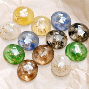 Creatieve ronde harsen bedeltjes met goudfolie en parels voor DIY sieraden