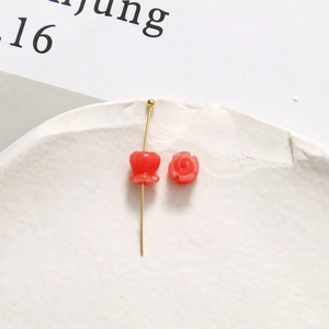 Detaillierte Ansicht roter 3D-Harzrosen für DIY-Schmuck und Blumenbastelzubehör