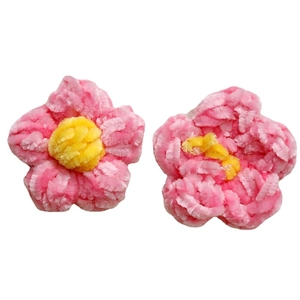 Accessori per fiori all'uncinetto rosa e gialli fatti a mano per decorazioni fai da te