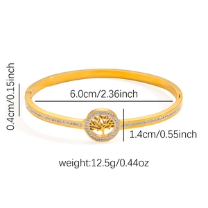 Details van de gouden Levensboom armband met afmetingen, gewicht en pavé gezette kristallen