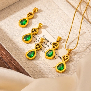Collana vintage oro infinito con gemma verde a goccia e lettera iniziale personalizzata