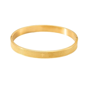 Brazalete de acero inoxidable dorado con cruz y texto grabado de oración religiosa