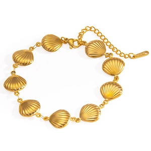 Elegantes goldfarbenes Edelstahlarmband für Damen mit Muschelgliedern und Karabinerverschluss