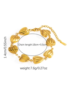 Detailaufnahme des Herzkettenarmbands mit Maßen und S-STEEL-Prägung auf Goldgliedern