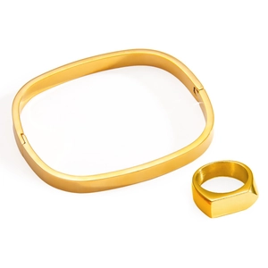 Polished 18k gold plated stainless steel square bangle and wide signet ring jewelry set