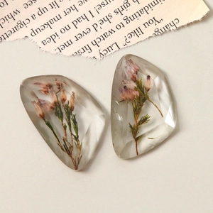 Set of 2 geometric clear resin charms with dried purple flowers for DIY jewelry making