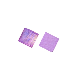 Ciondoli quadrati in resina viola lucida con texture olografica e opaca per il fai da te
