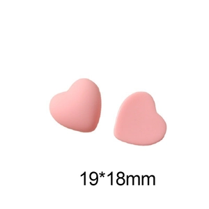 Detail van matroze hartvormige DIY-bedeltjes met een afmeting van 19 bij 18 mm