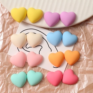 Schattige matte hartvormige oorbellen set met 8 paar zoete macaron-kleurige sieraden